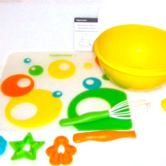 Tupperware Kids in the Kitchen Baking Set - Picture 1 of 3